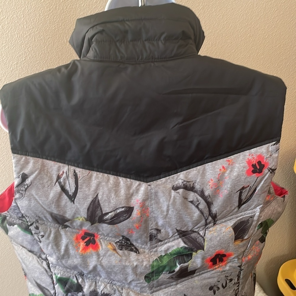 Obermeyer Down Vest Size Large - Picture 7 of 13